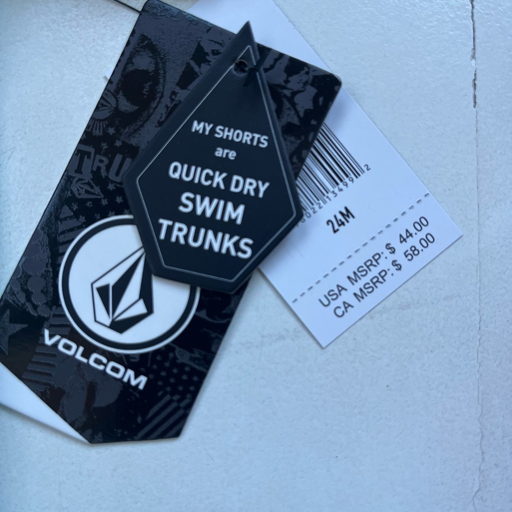 Volcom Black Quick Dry Swim Trunks with T Shirt - Picture 2 of 2